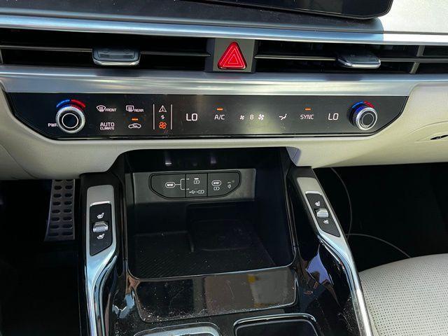 Photo of 2024 Ebony Black Kia Sorento