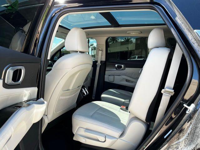 Photo of 2024 Ebony Black Kia Sorento