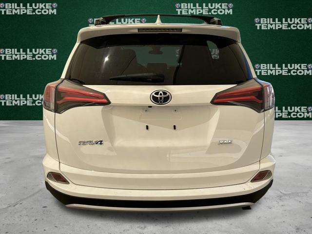 Photo of 2018 Super White Toyota RAV4