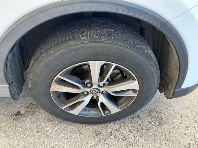 Photo of 2018 Super White Toyota RAV4
