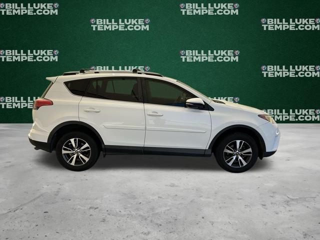Photo of 2018 Super White Toyota RAV4