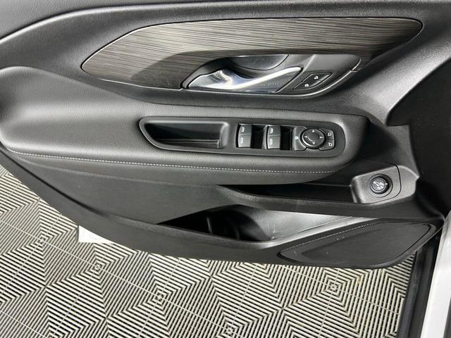 Photo of 2023 Summit White GMC Terrain