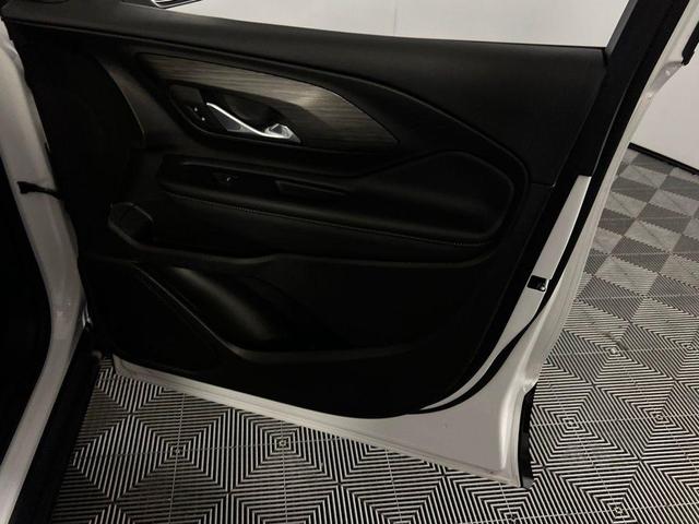 Photo of 2023 Summit White GMC Terrain