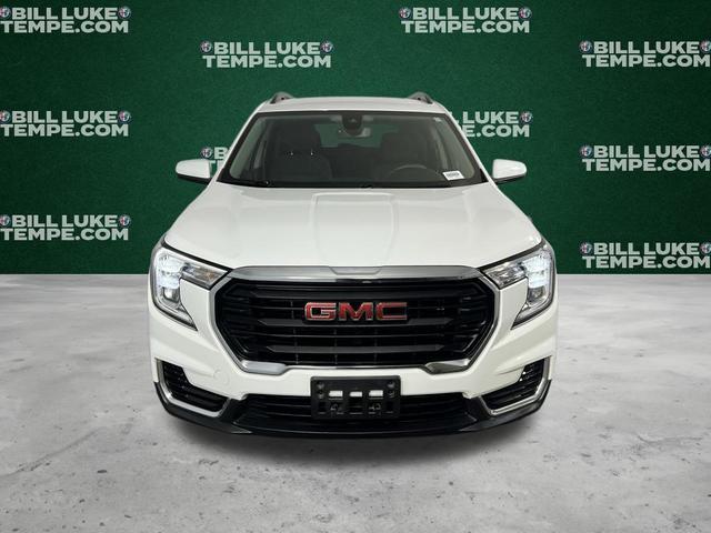 Photo of 2023 Summit White GMC Terrain