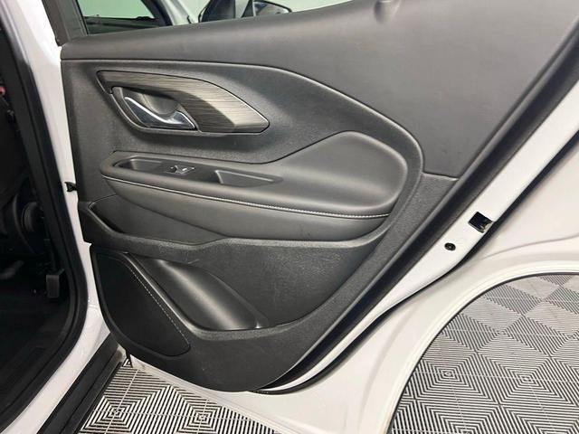 Photo of 2023 Summit White GMC Terrain