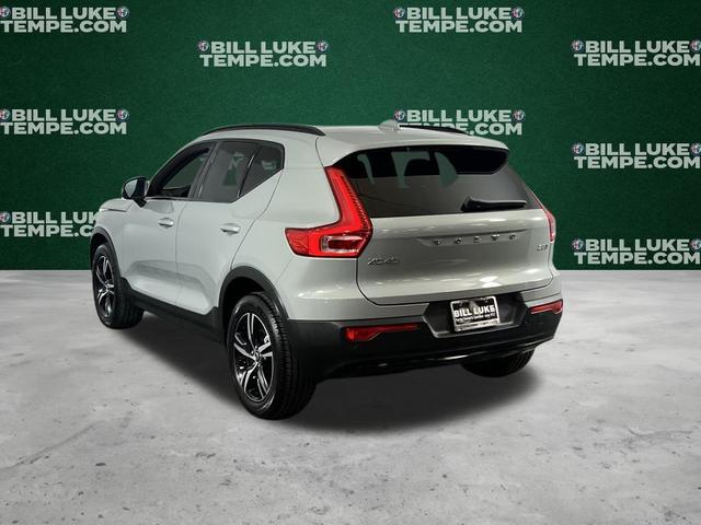 Photo of 2024 Metallic Volvo XC40