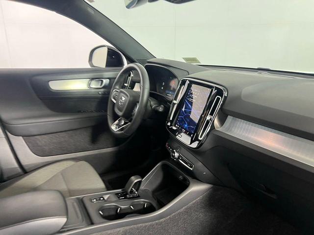Photo of 2024 Metallic Volvo XC40