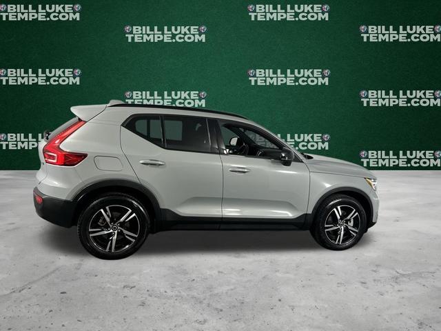 Photo of 2024 Metallic Volvo XC40