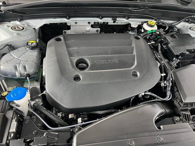 Photo of 2024 Metallic Volvo XC40
