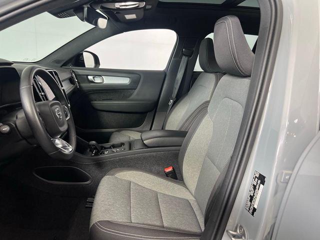 Photo of 2024 Metallic Volvo XC40