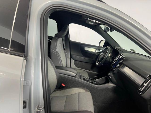Photo of 2024 Metallic Volvo XC40