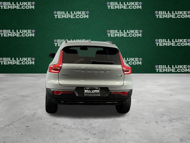 Photo of 2024 Metallic Volvo XC40