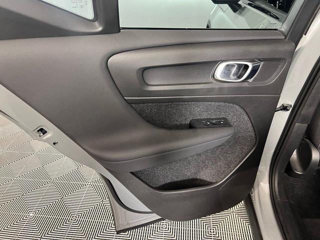 Photo of 2024 Metallic Volvo XC40