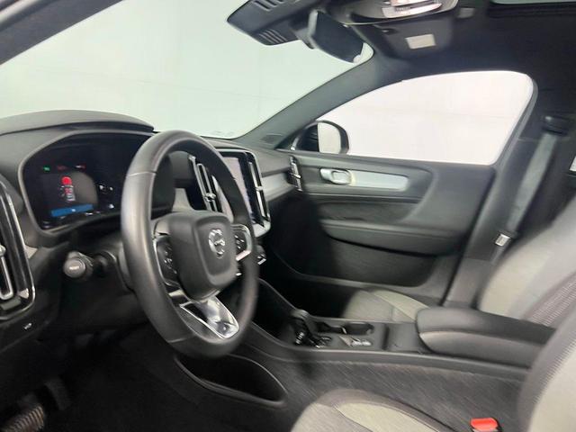 Photo of 2024 Metallic Volvo XC40