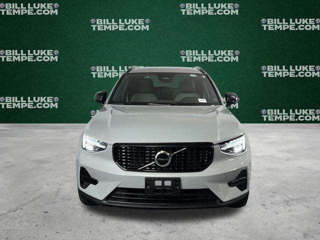 Photo of 2024 Metallic Volvo XC40