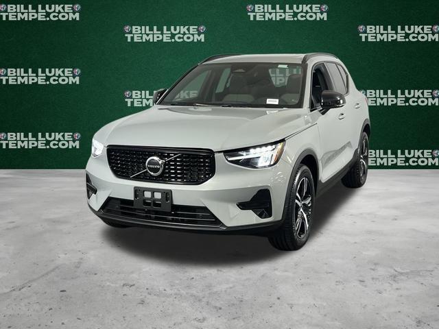 Photo of 2024 Metallic Volvo XC40