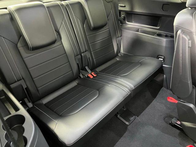 Photo of 2024 Platinum Gray Metallic Volkswagen Atlas