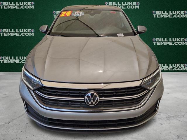 Photo of 2024 Pyrite Silver Metallic Volkswagen Jetta