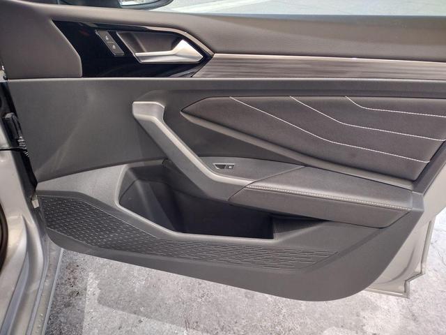 Photo of 2024 Pyrite Silver Metallic Volkswagen Jetta