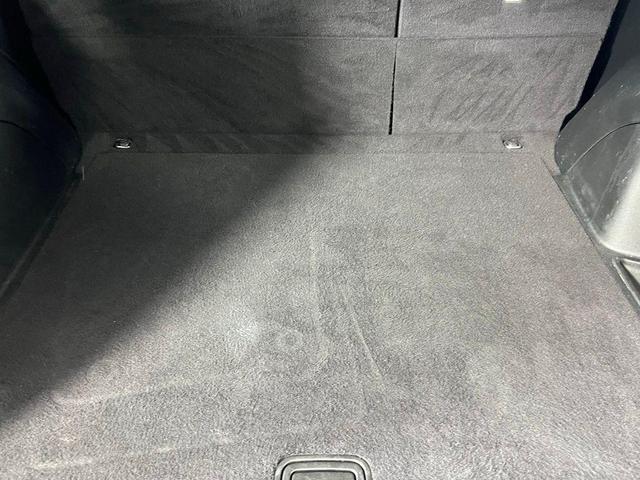 Photo of 2021 Bright White Clearcoat Jeep Grand Cherokee