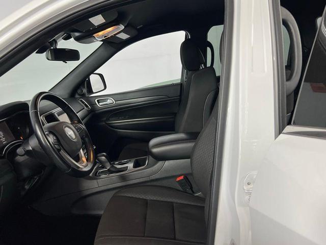 Photo of 2021 Bright White Clearcoat Jeep Grand Cherokee