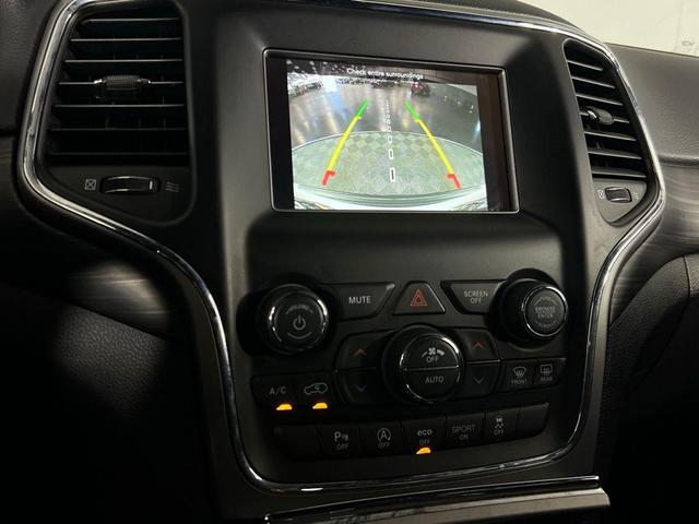 Photo of 2021 Bright White Clearcoat Jeep Grand Cherokee