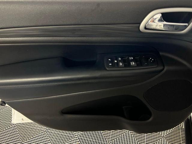 Photo of 2021 Bright White Clearcoat Jeep Grand Cherokee