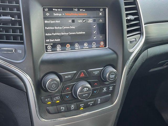 Photo of 2021 Bright White Clearcoat Jeep Grand Cherokee