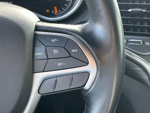 Photo of 2021 Bright White Clearcoat Jeep Grand Cherokee