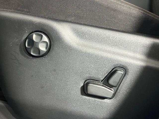 Photo of 2021 Bright White Clearcoat Jeep Grand Cherokee
