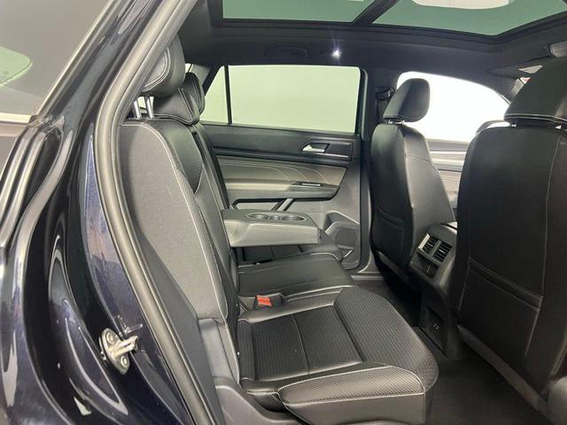 Photo of 2022 Deep Black Pearl Effect Volkswagen Atlas Cross Sport