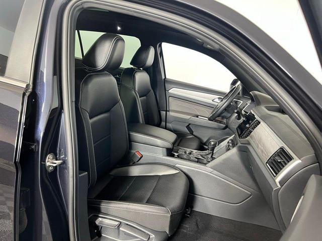Photo of 2022 Deep Black Pearl Effect Volkswagen Atlas Cross Sport