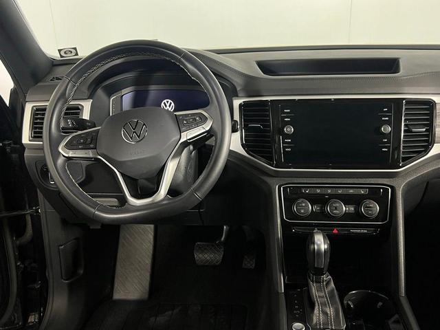 Photo of 2022 Deep Black Pearl Effect Volkswagen Atlas Cross Sport