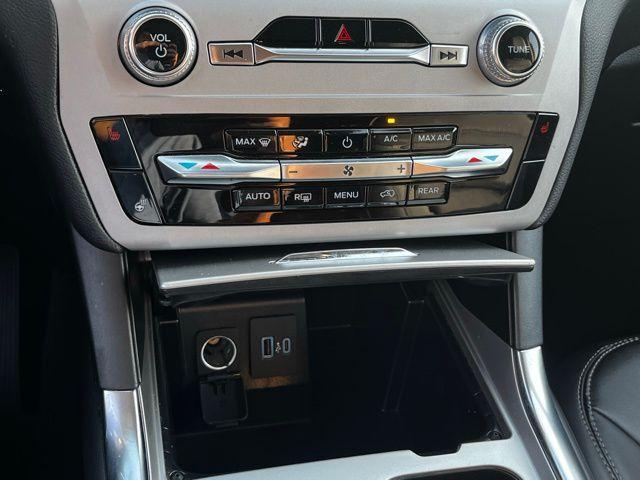 Photo of 2024 Agate Black Metallic Ford Explorer