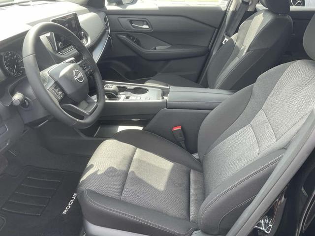 Photo of 2025 Super Black Nissan Rogue