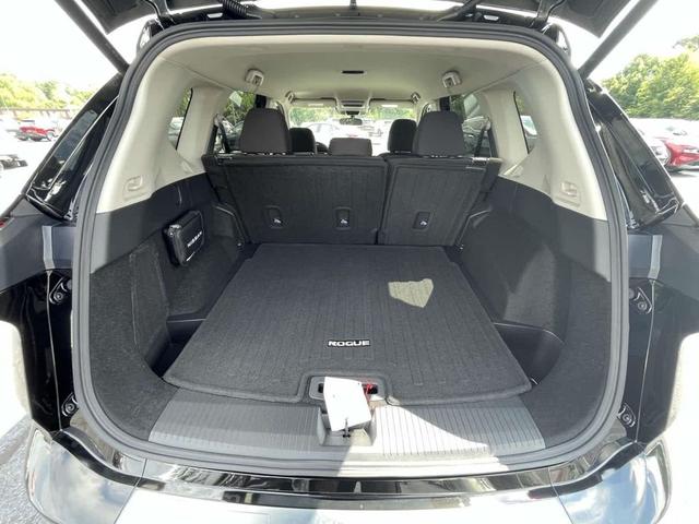 Photo of 2025 Super Black Nissan Rogue