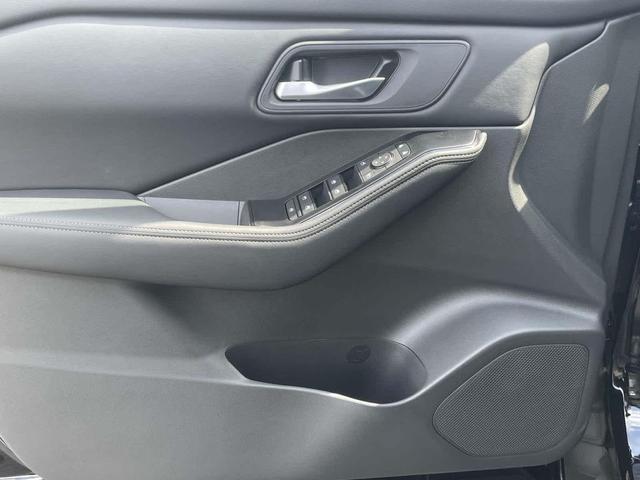 Photo of 2025 Super Black Nissan Rogue