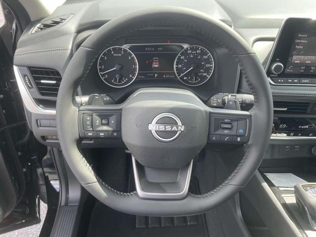 Photo of 2025 Super Black Nissan Rogue