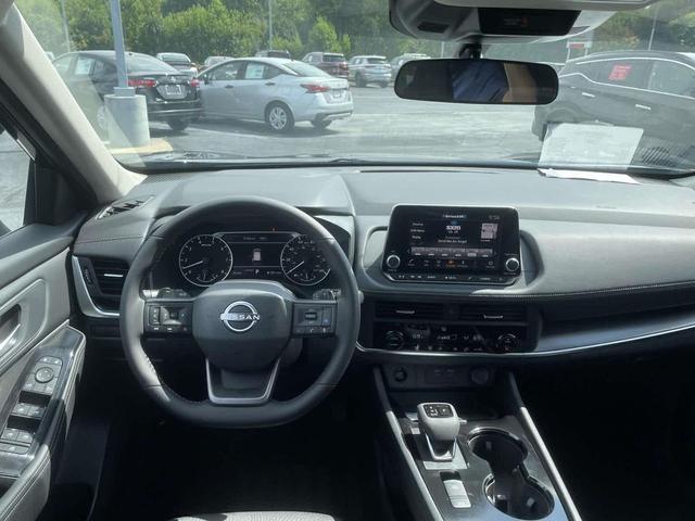 Photo of 2025 Super Black Nissan Rogue