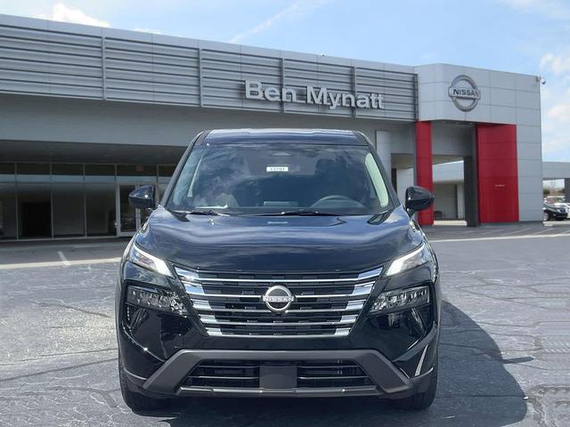 Photo of 2025 Super Black Nissan Rogue