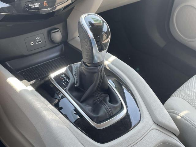 Photo of 2021 Pearl White Tricoat Nissan Rogue Sport
