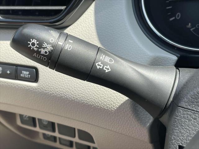 Photo of 2021 Pearl White Tricoat Nissan Rogue Sport