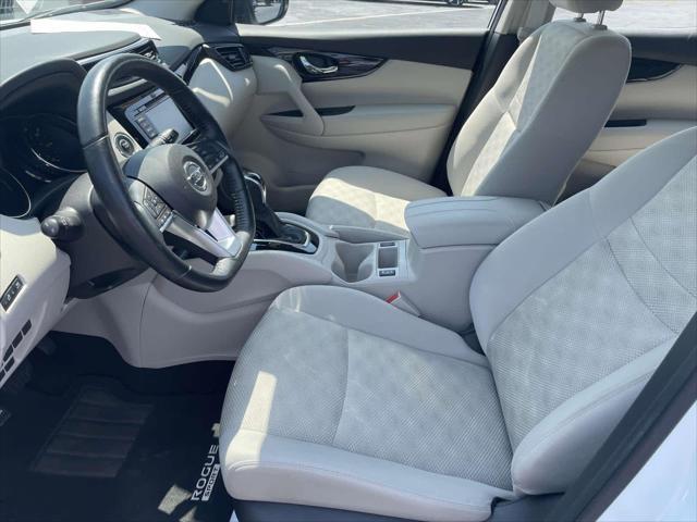 Photo of 2021 Pearl White Tricoat Nissan Rogue Sport
