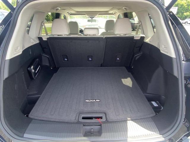 Photo of 2025 Super Black Nissan Rogue