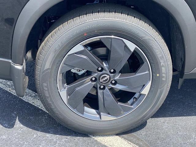 Photo of 2025 Super Black Nissan Rogue