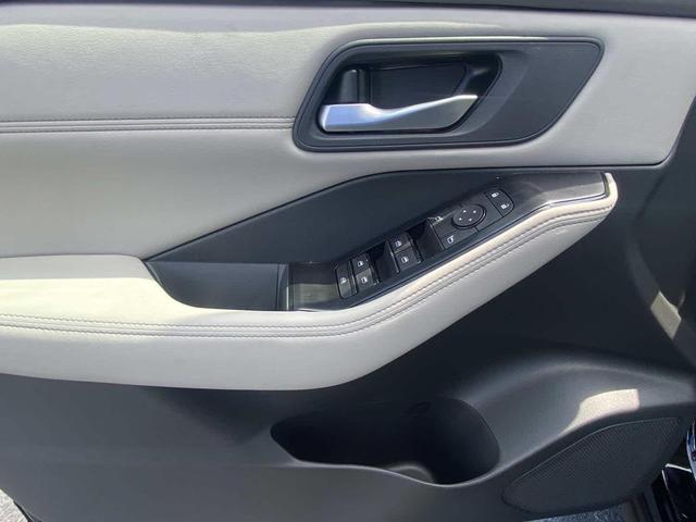 Photo of 2025 Super Black Nissan Rogue