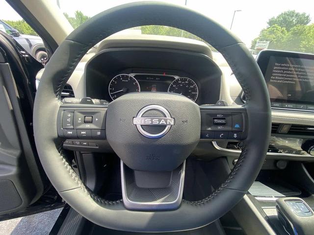 Photo of 2025 Super Black Nissan Rogue