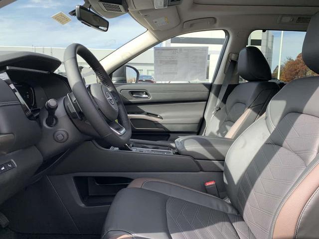 Photo of 2025 Super Black Nissan Pathfinder