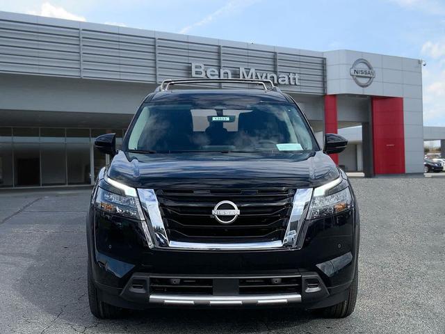 Photo of 2025 Super Black Nissan Pathfinder