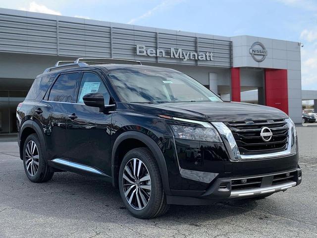 Photo of 2025 Super Black Nissan Pathfinder